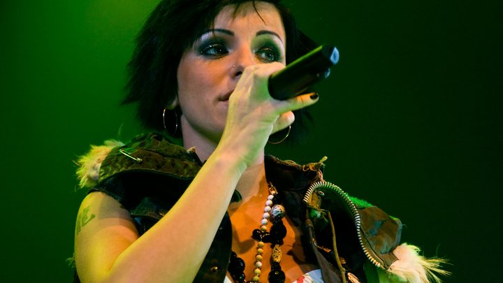 Певица на пути в Думу: Юля Волкова разделила русских на три лагеря и объявила войну