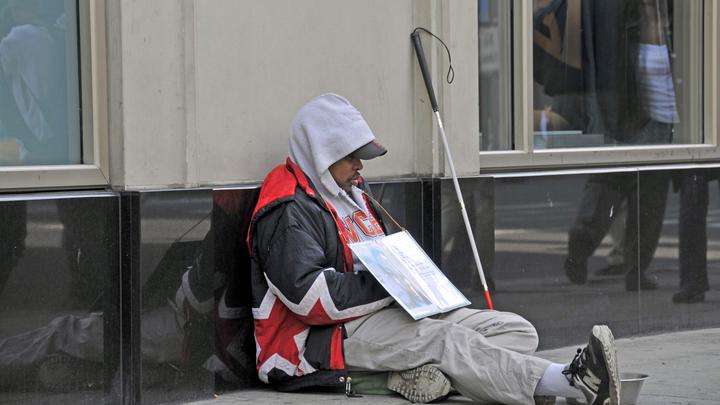 Талоны на еду и по доллару на ребёнка: Голодающих в США набралось почти на две Москвы