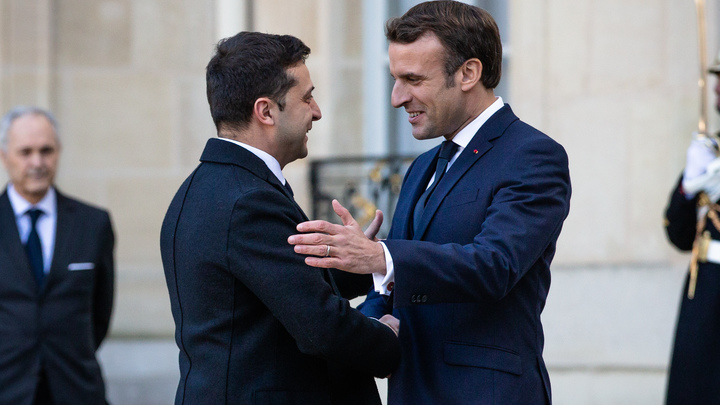 Обнимающиеся Зеленский и Макрон стали героями голландских гомосексуалистов