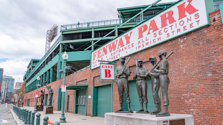 Не забудьте про штаны! В США полиция сделала странное обращение к карантинщикам
