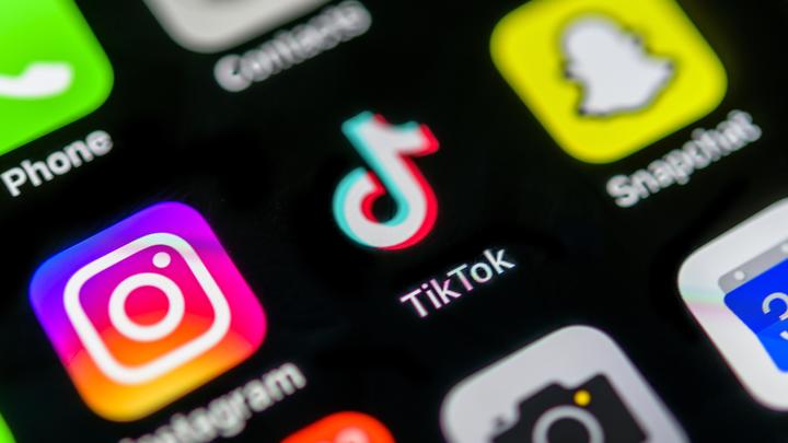 Будущие пациенты COVID-госпиталей? Королева TikTok устроила масштабную вечеринку со звёздами