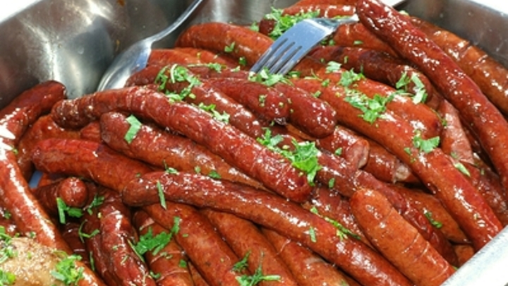 Диетолог признала сосиски бомбой замедленного действия