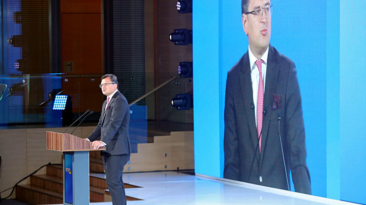 Кулеба пригрозил России асимметричным ответом, если та отключит газ