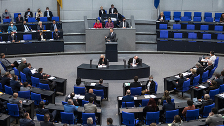 Медведев тонко намекнул бундестагу, чем закончится поставка оружия Украине