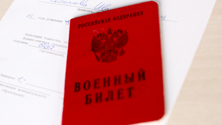 Не стон, а вой: Михаил Хазин настаивает на версии бунта элит в России