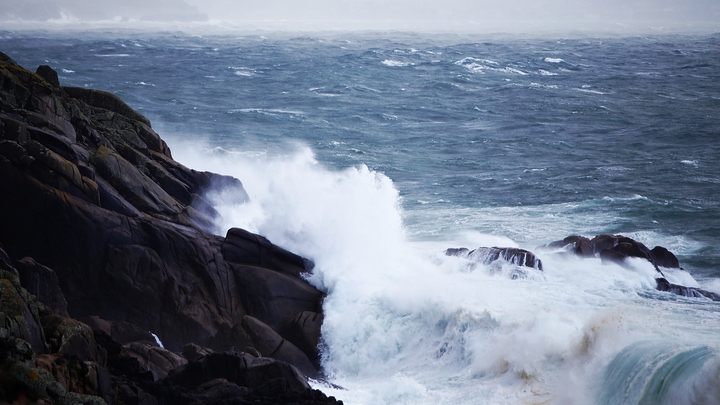Шторм поднимет трёхметровые волны на Азово-Черноморском побережье