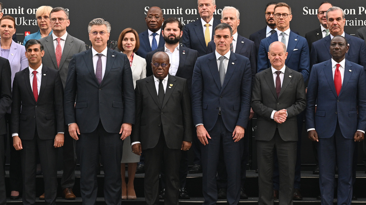 Видео с фотосессии обнулило попытку МИД Швейцарии оправдаться за бандеровскую выходку Трюдо