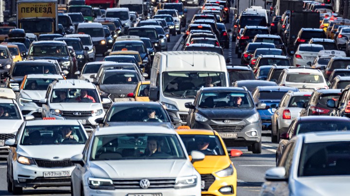 Из-за дорожных работ на трассах из Крыма в Краснодар появились пробки в десятки км