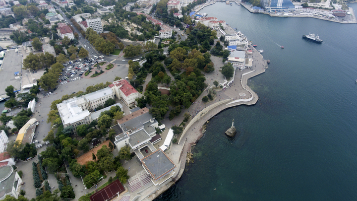 Движение морского транспорта в Севастополе приостановлено их-за атаки украинских БПЛА