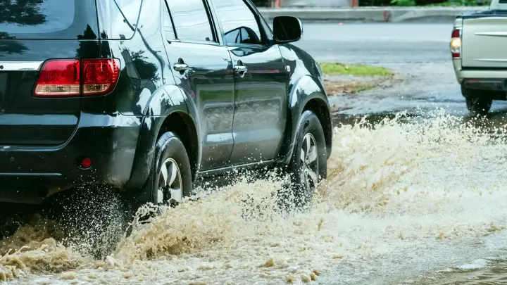 Штраф до 3 тысяч: юрист Воропаев напомнил о рисках долгого прогрева авто во дворе