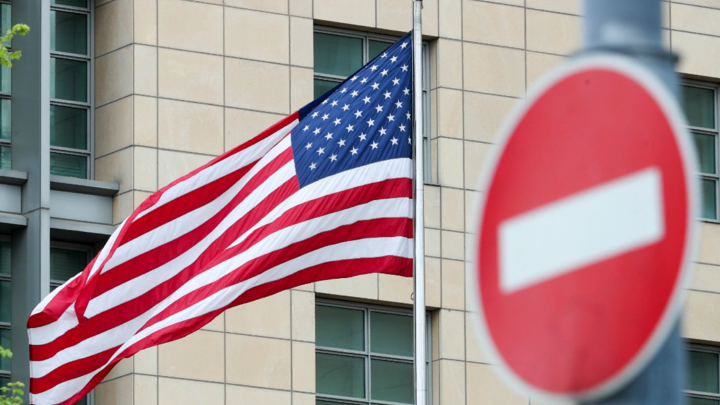 Американцев срочно зовут домой: Пограничные пункты пропуска в Белоруссии закрываются - посольство