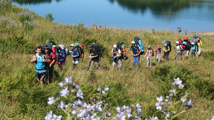 Под Геленджиком заваливают строительным мусором реки и озёра