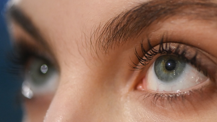 Пора проверить голову? Врач объяснил, о чём предупреждает дёргающийся глаз