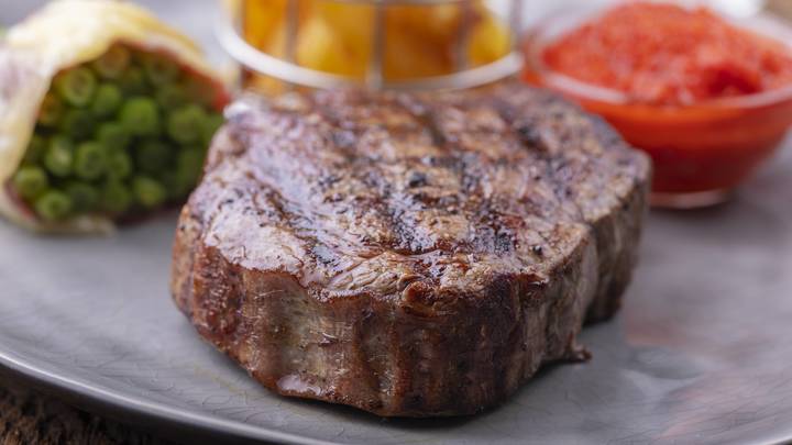 Страдает печень и поджелудочная: Отказ от какого мяса провоцирует быстрое старение