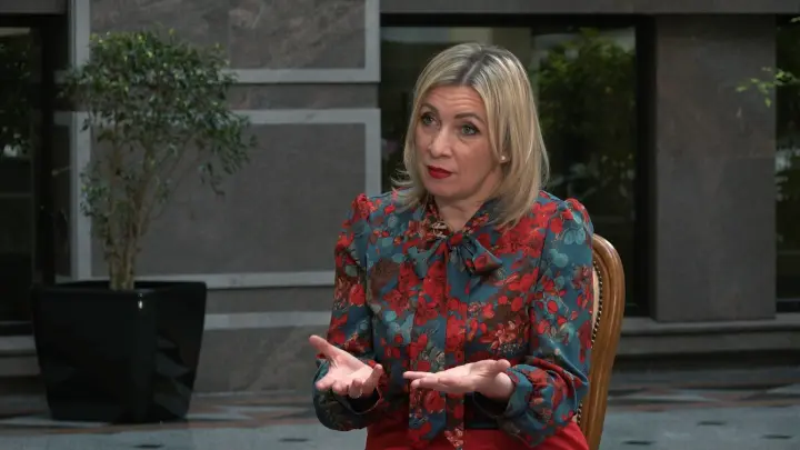 Сидите под столом и не вякайте: Захарова жёстко осадила руководство Евросоюза