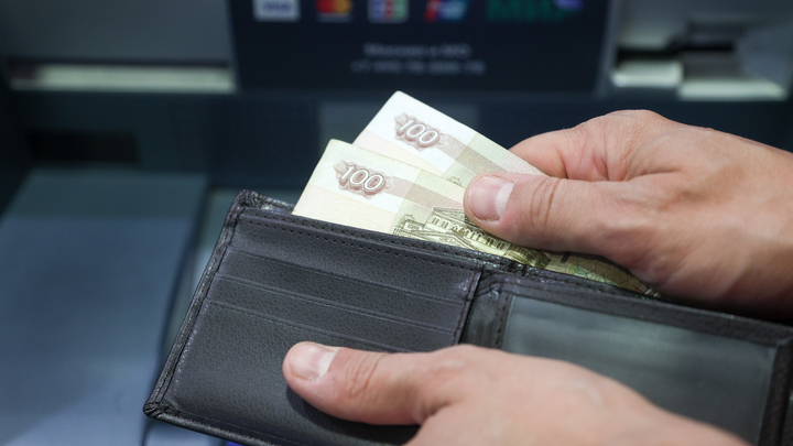 Банкоматы могут сказать нет: Что не так с новыми сторублёвыми купюрами