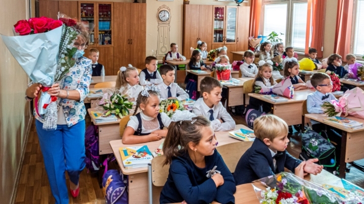 Отсутствие тротуара и освещения возле новой школы возмутило жителей Кемерова