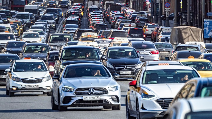 Дорога или гаражи? В Краснодаре десятки людей вышли на митинг против строительства новой магистрали