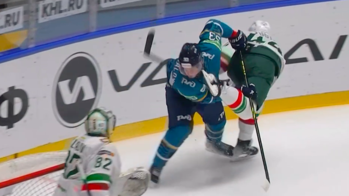 Нападающий ХК Сочи получил по лицу лезвием конька от защитника Ак Барса