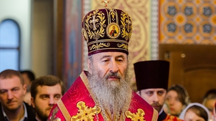 Провокаторы едва не разорвали митрополита Онуфрия у Лавры. Отбили семинаристы