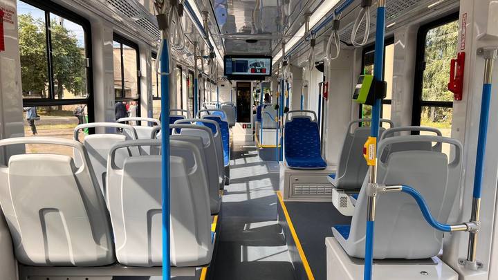 С 1 декабря пассажиры трамваев в Челябинске будут открывать двери зелёными кнопками