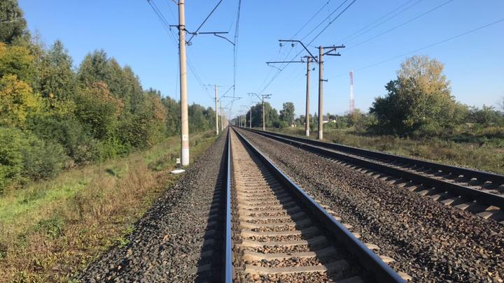 На железной дороге под Новосибирском погиб мужчина и получил травмы ещё один