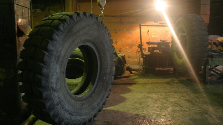 Недоденацифицировали: В Крыму возмущены работой шиномонтажа, отказавшего в ремонте военным