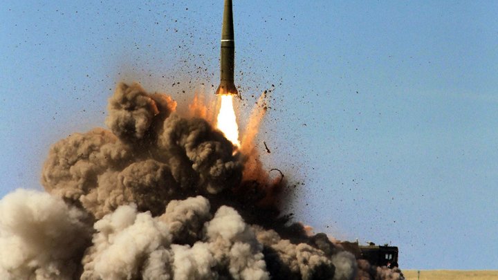Минобороны показало эффектное видео удара по ангару с РСЗО HIMARS