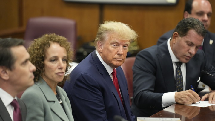 США катятся в ад: Трамп нелестно высказался о политике Байдена после своего ареста