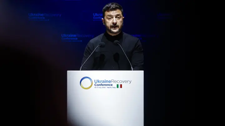 Зеленский взял в заложники послов G7. Тем временем Украину продолжают качать