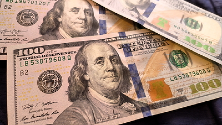 FT: Трамп хочет сохранить лидирующую роль слабеющего доллара США в мировой торговле