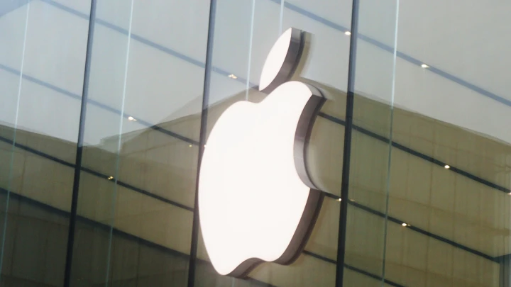 Apple в ловушке: Судьба iPhone 17 под вопросом. Новые дисплеи могут запретить в США