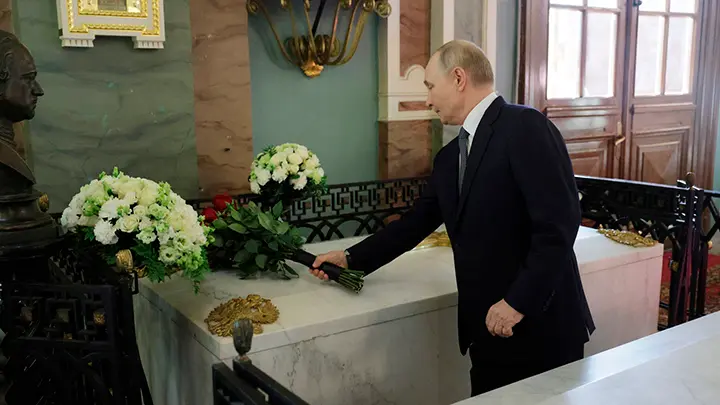 Олигархам здесь не место. Путин подал знак элитам и Западу: Империя возрождается