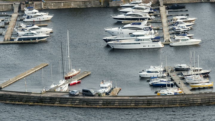 Шторм потопил яхту в Сочи