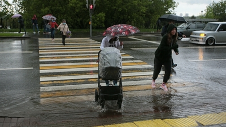 Куда лето делось?: Вильфанд объяснил похолодание в Москве