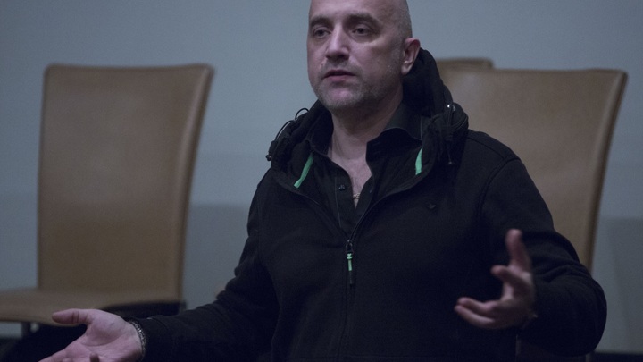 Помощник Захара Прилепина рассказал о состоянии писателя