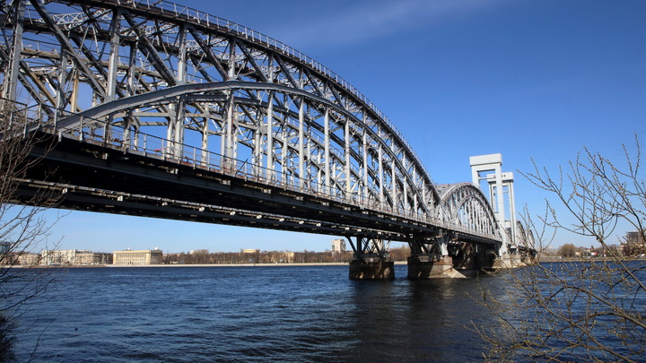 Вина на Незнайке: В Новой Москве обрушился автомобильный мост
