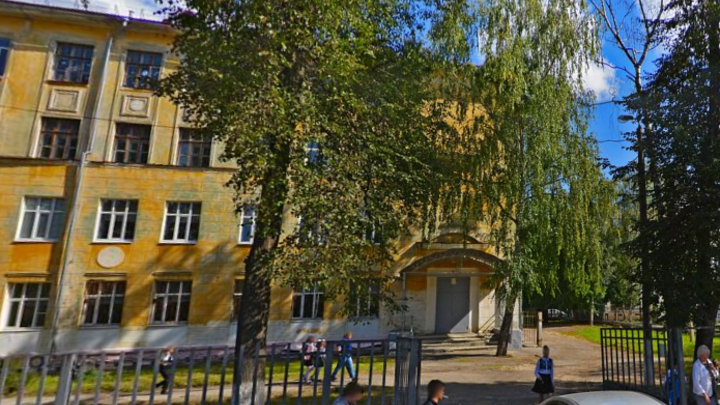 В Нижнем Новгороде во время урока в школе рухнул потолок
