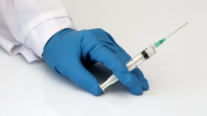 Смешивать можно? Учёный объяснил, можно ли привиться двумя вакцинами от ковид