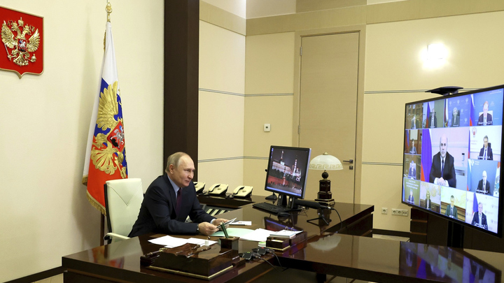 Путин потребовал ускорить решение вопросов для повышения уровня жизни в новых регионах
