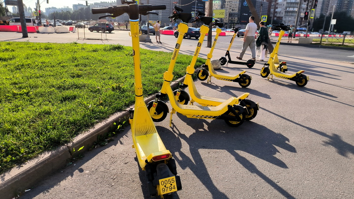 В Петербурге обсуждают новые ограничения для электросамокатов. Но запрещать их не будут