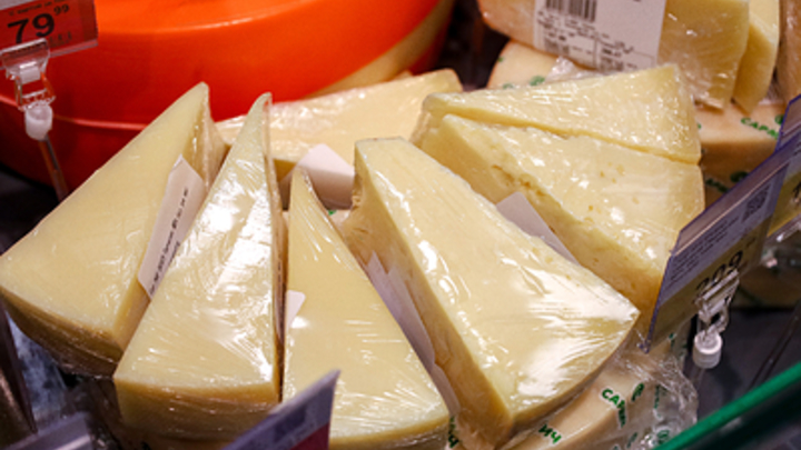 Ученые обнаружили, что сыр может стать секретным оружием в борьбе с громким храпом или апноэ