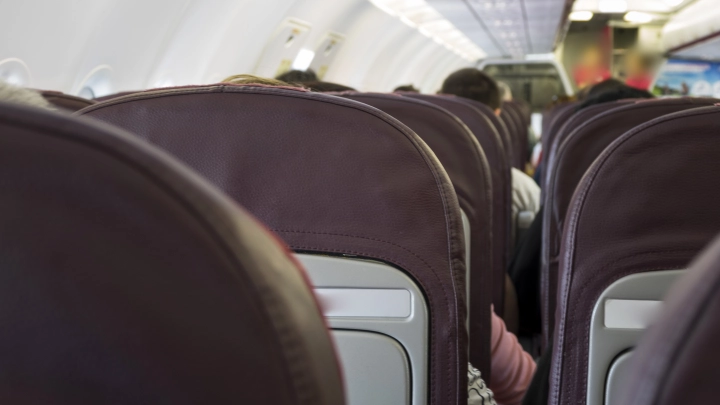 Туристам посоветовали не экономить в отпуске на трансфере и местах в самолёте