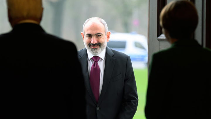 Эксперт нашёл у Пашиняна и Зеленского одинаковые методички, написанные на английском языке