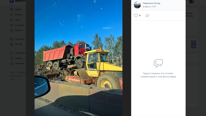 Под Суздалем на расширяющемся отрезке трассы Р-132 грузовик снёс бытовку рабочих и бульдозер