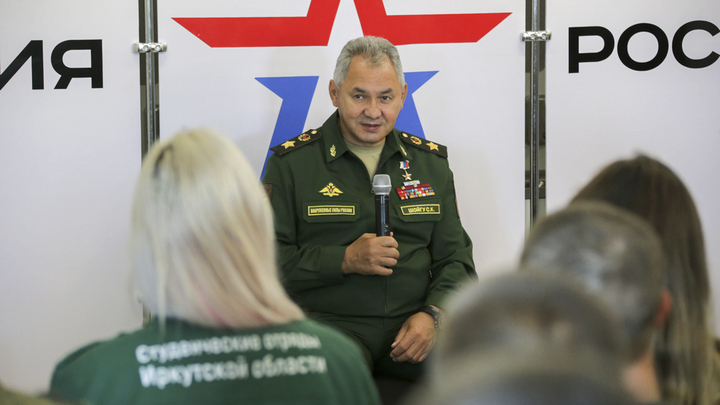 Шойгу в танке: Появилось необычное видео министра с проверки трассы