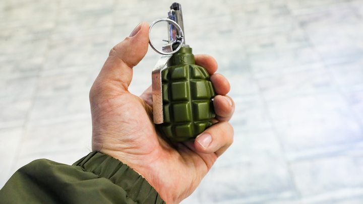 Аэропорт в Оренбурге полностью эвакуировали из-за военного с гранатой