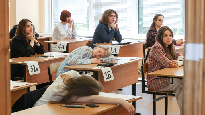 Миннауки подняло минимальные баллы ЕГЭ для поступления в вузы