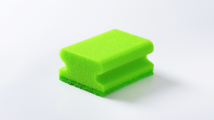 Китайцы поделились хитростью: Просто положите губку для посуды в морозилку