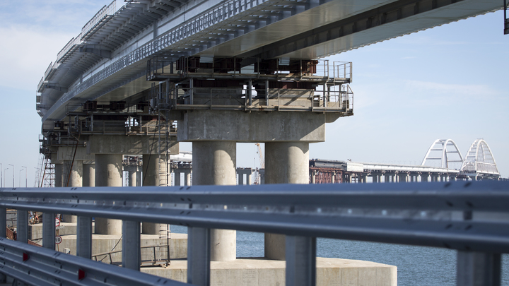 На Крымском мосту ускорили досмотр транспорта для борьбы с пробками